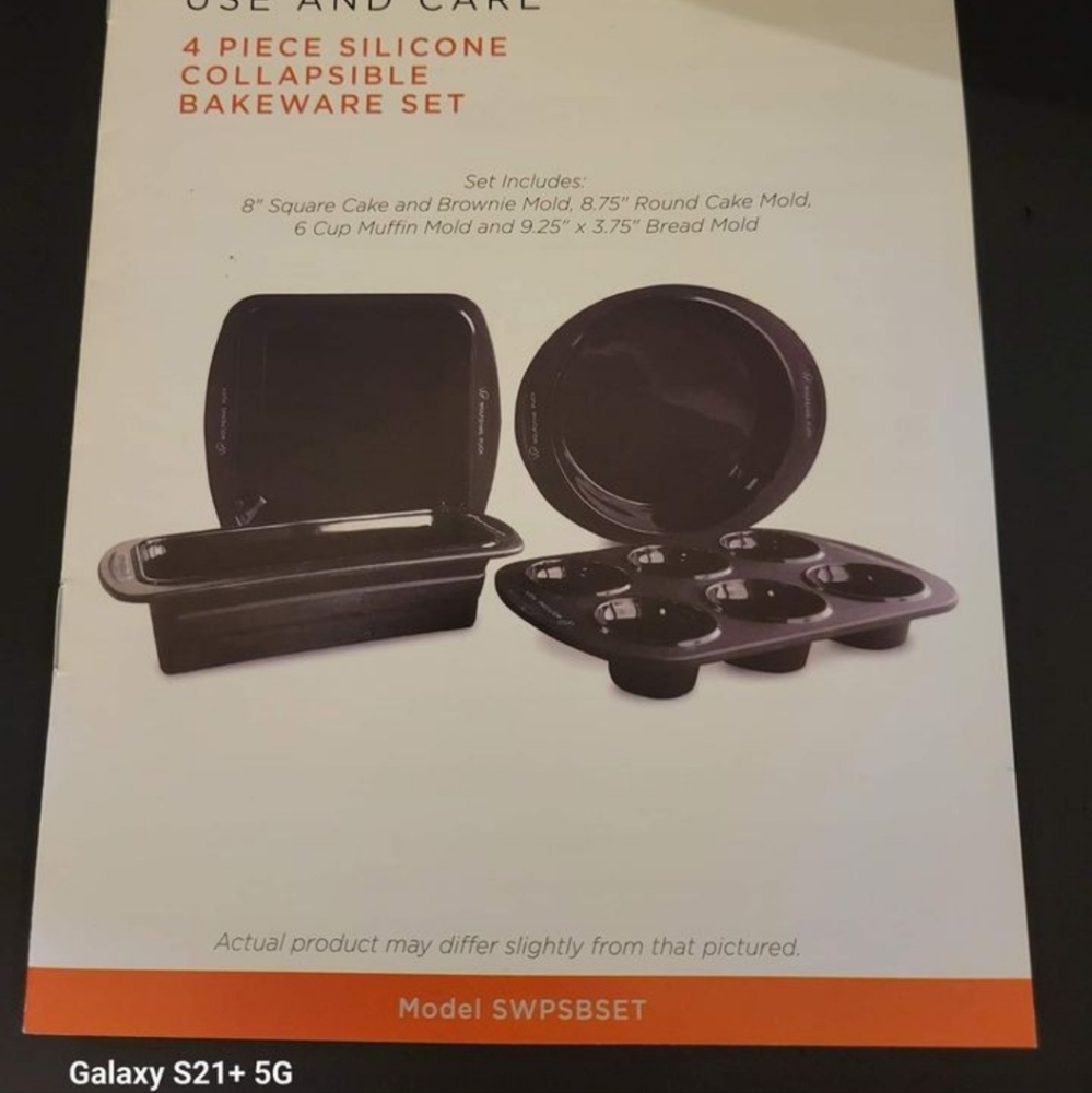 Four piece collapsible silicone baking sets by Wolfgang Puck.